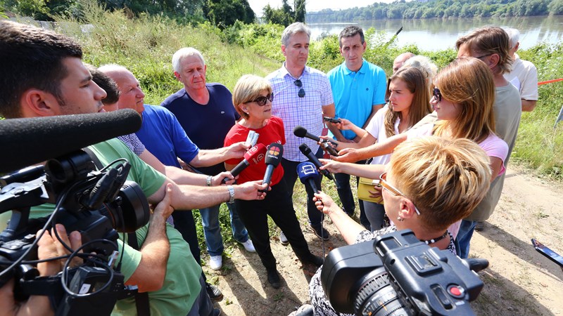 Razminiranje poplavljenog područja Gunje